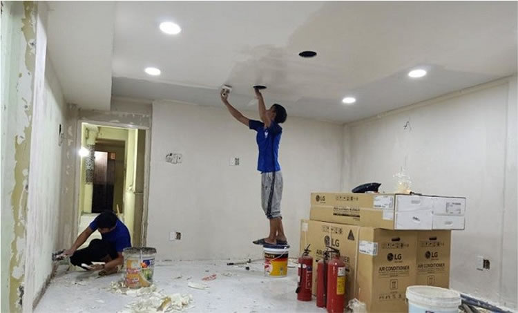 thợ sơn nhà chung cư tại Vinh đang thi công